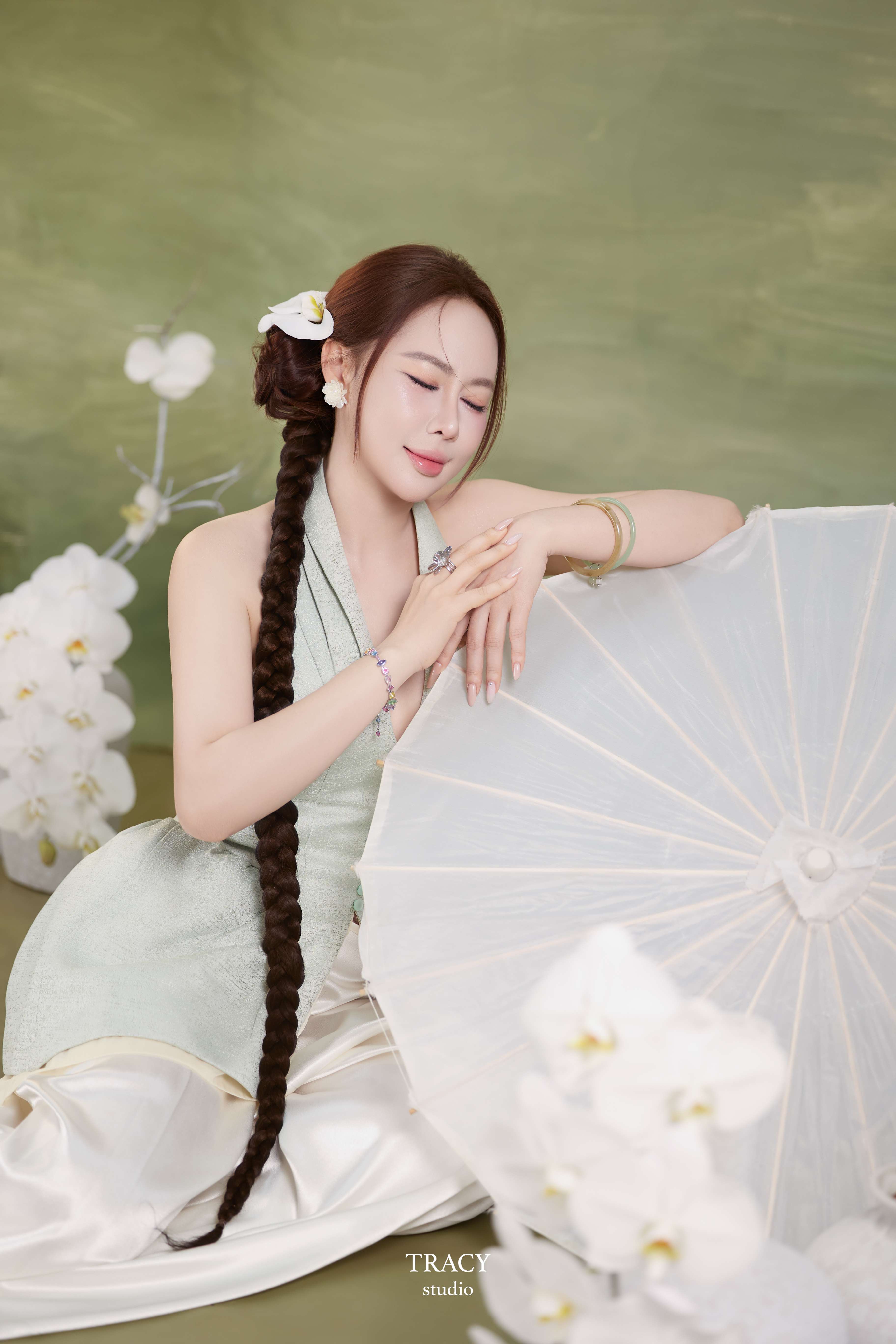 frontend/img/gallery/anh-tet-yem-ao-dai/tracy-studio-chup-concept-yem-lam (1).jpg